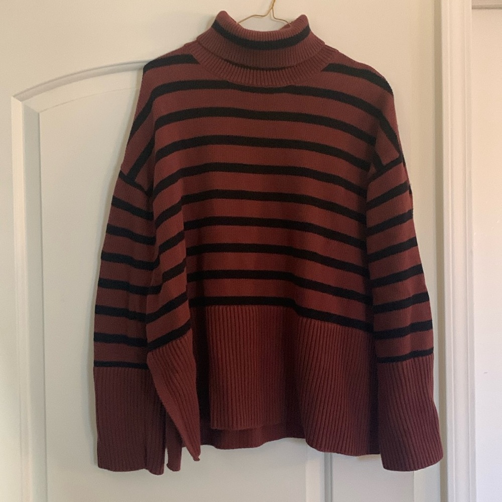 Brown and black striped Gap sweater size L
